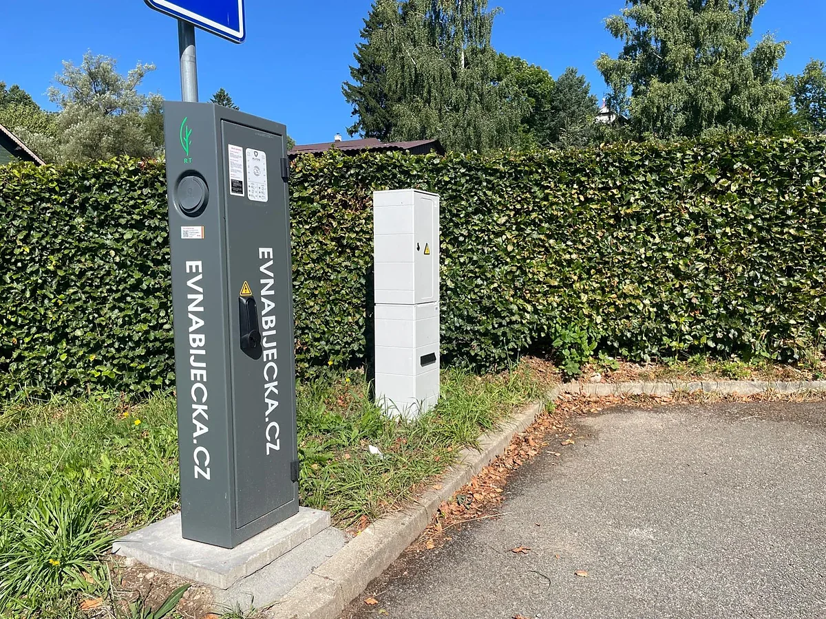 Eletronabíječka